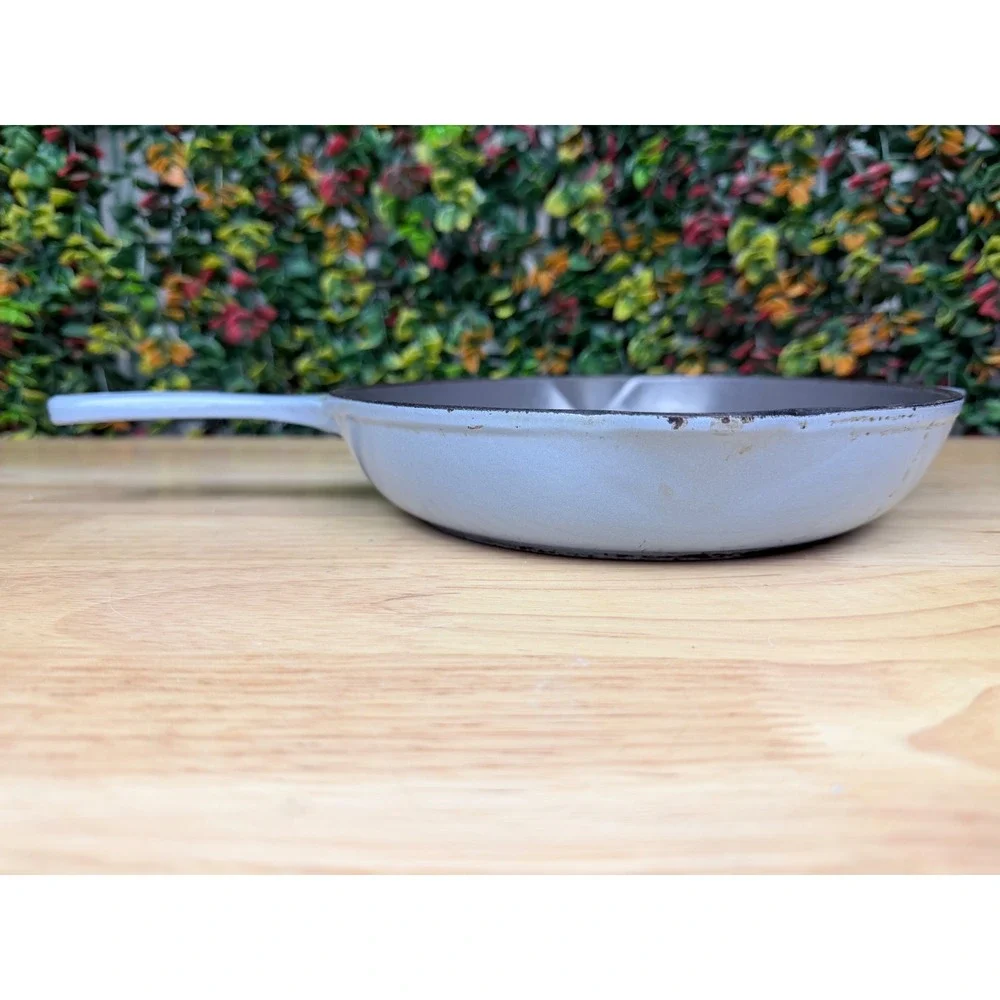 Le Creuset 23 Enameled Cast Iron Skillet Double Spout Sky Blue France 9